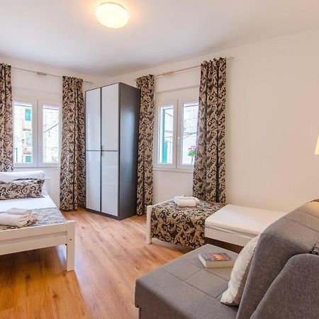 Apartment Vijoleta In City Centre สปลิท ภายนอก รูปภาพ